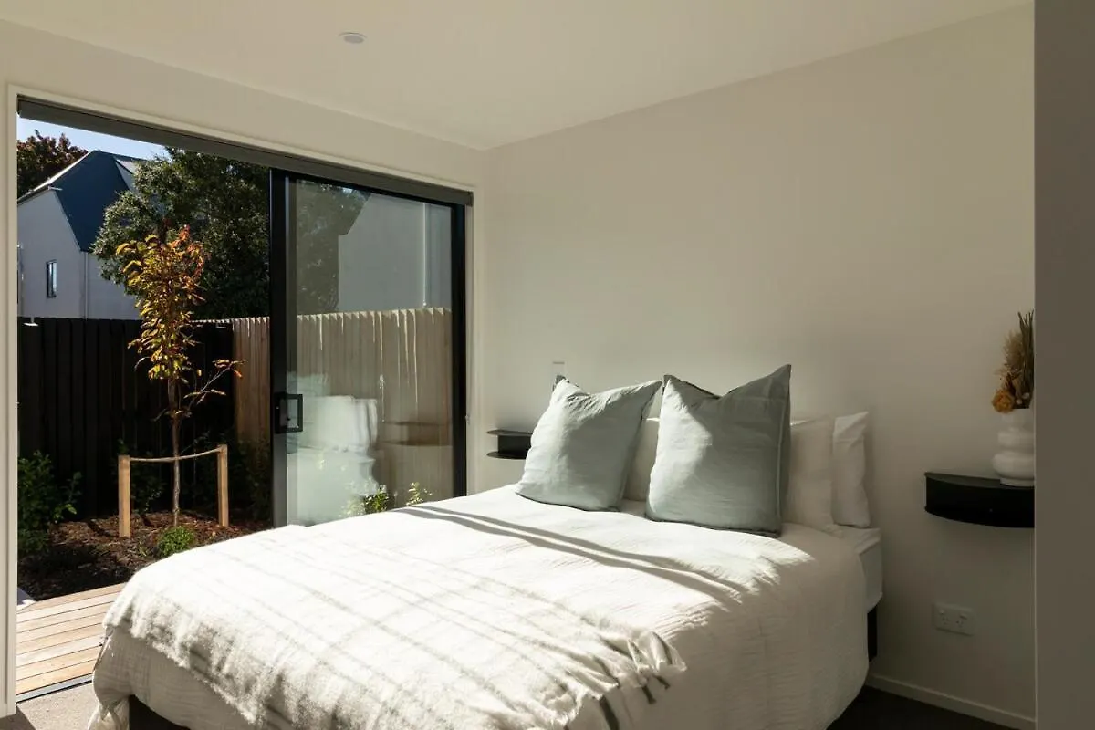 New Three Bedroom Townhouse - Walk To The Cbd! Christchurch 0*,
